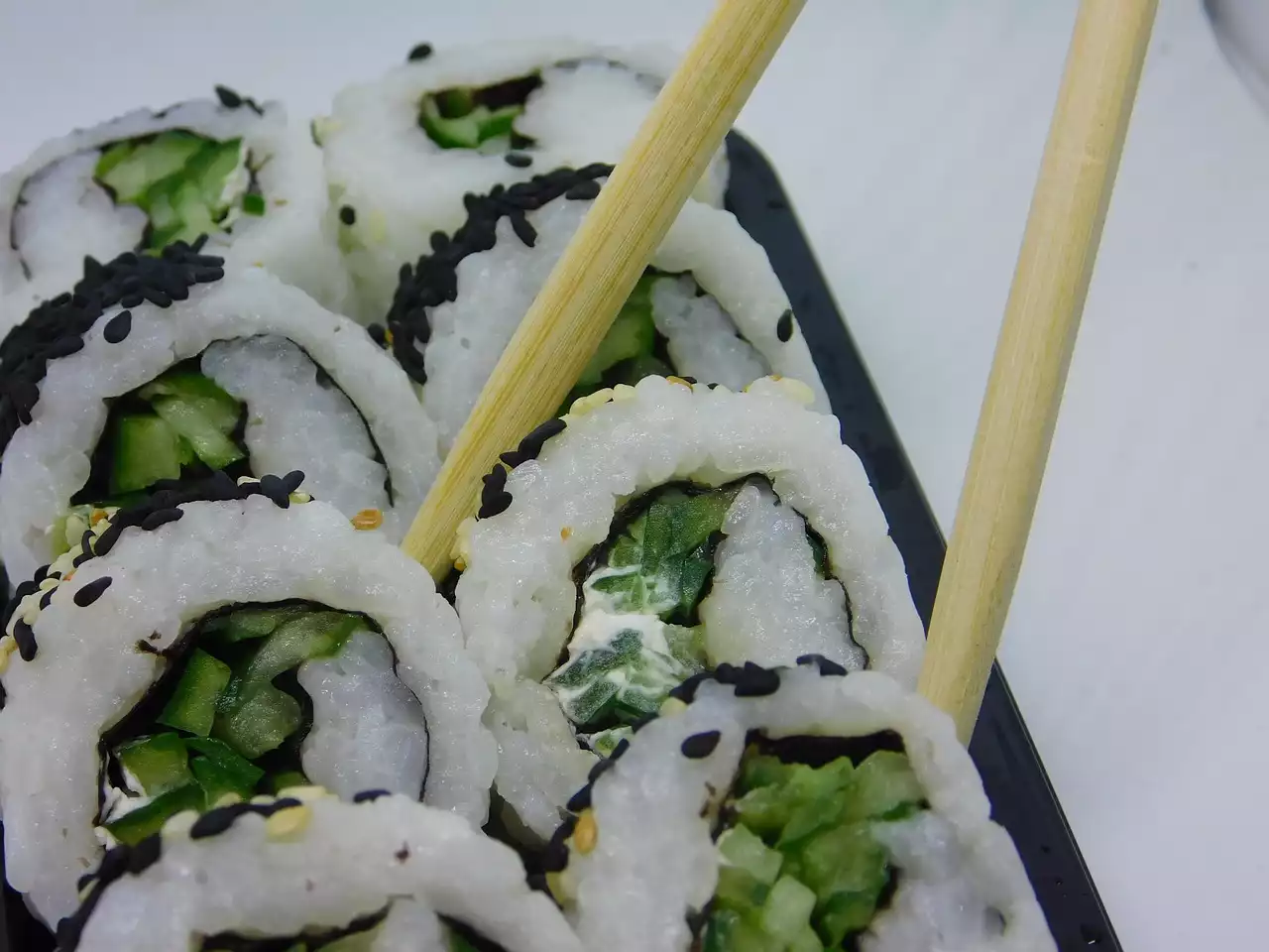寿司を超えて: ベジタリアンとビーガンの日本食の選択肢を探る